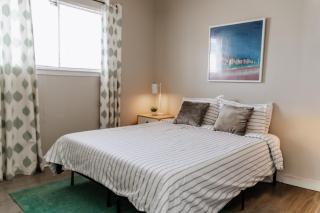 Broadview Modern Comfort For Work & Play - 4