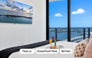 MVR - Designer Apt with Jaw-Dropping Views & Pool - 0
