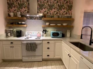 Relaxing beach getaway just steps to the shore - 0