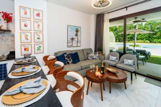 Aqua Vibe Swim Up Apartment Pool View - 5