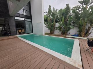 Beautiful Villa Pool & Garden - 3