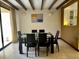Escazu 3 BR Home Cozy Spacious Multiplaza y Cima - 9