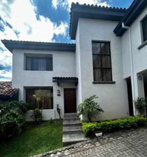Escazu 3 BR Home Cozy Spacious Multiplaza y Cima - 2