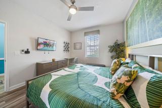 Bright 8 Bdrm Villa with Theater in Champions Gate - 9