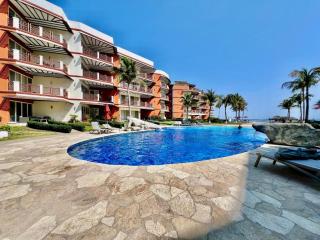 Beachfront in a peaceful Resort 8mi from Puerto Escondido - 8
