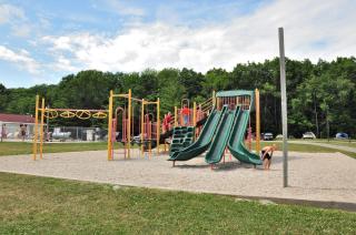 Plymouth Rock Camping Resort Deluxe Cottage - Elkhart Lake - 4