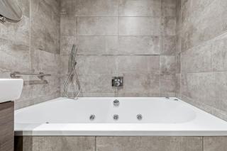 Modern 2 Bed with Balcony & London Eye Views - 8