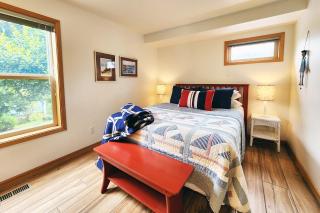 Walk to Everything! Hot Tub! Shorepine Haven - 5