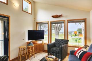 Walk to Everything! Hot Tub! Shorepine Haven - 4