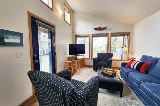 Walk to Everything! Hot Tub! Shorepine Haven - 3