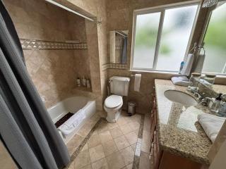 Burke - 3828 Burke Avenue - Seattle - 1