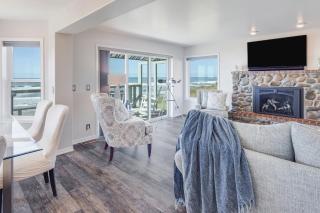 Ocean Front Home! Hot Tub! Stone's Throw - 8