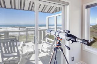 Ocean Front Home! Hot Tub! Stone's Throw - 7