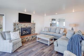 Ocean Front Home! Hot Tub! Stone's Throw - 5