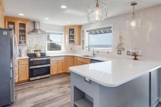 Ocean Front Home! Hot Tub! Stone's Throw - 1