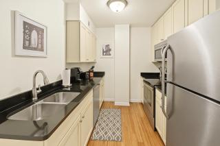 2bed In Historic Dwntwn Highrise- Hotel District - 1