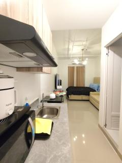 Chill & Cozy Stay Netflix Balcony Karaoke - 7