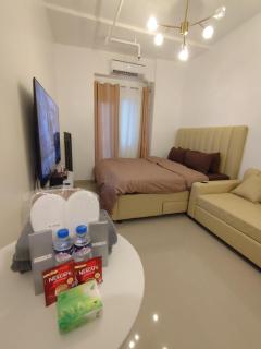 Chill & Cozy Stay Netflix Balcony Karaoke - 6