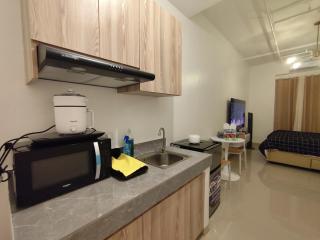 Chill & Cozy Stay Netflix Balcony Karaoke - 4