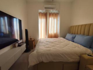 Chill & Cozy Stay Netflix Balcony Karaoke - 1