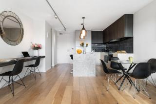 Stylish Retreat with St Kilda Action at Your Door - 4