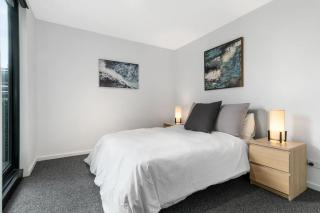 Stylish Retreat with St Kilda Action at Your Door - 1