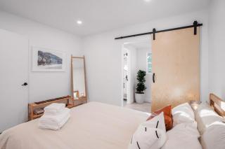 Hillside House with DTLA Views - 7