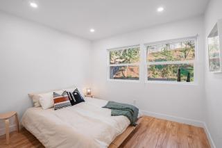 Hillside House with DTLA Views - 2