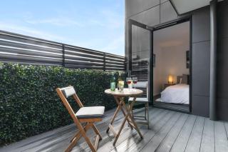 Stylish Retreat with St Kilda Action at Your Door - 9