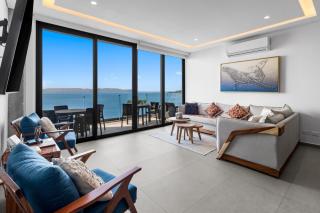 Steps from the sand:3BR Apartment with Ocean Views - 1