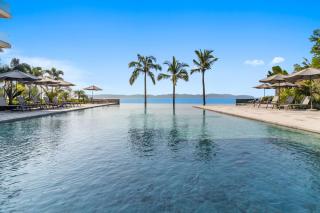 Steps from the sand:3BR Apartment with Ocean Views - 8