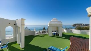 Burleigh Beachfront Haven - 9