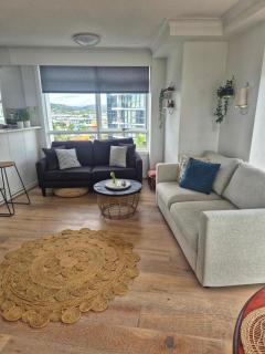 Burleigh Beachfront Haven - 8