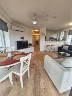 Burleigh Beachfront Haven - 3