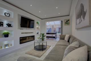 Modern Medway Getaway - Pool table - Ice Hockey - Table Tennis - 0