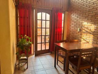 Plaza Godoy Cruz, habitacion y baño privado en casa 6 ambientes terraza parrilla - 9