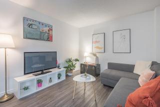 Spacious and Cozy 1BR - Near Old Port - 0