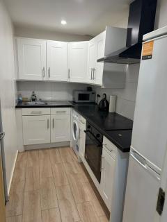Serene Birmingham City Apartment with free parking - Sleeps 6 - Prime, Disney, Netflix - 3