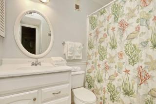 Top Floor, Ocean-front Resort Style awaits you - 8