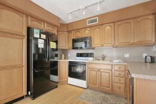 Top Floor, Ocean-front Resort Style awaits you - 2