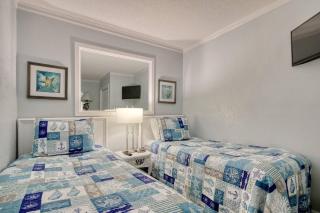 Top Floor, Ocean-front Resort Style awaits you - 6