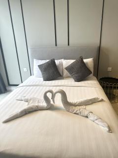 The AKSON Suites near TRX with Rooftop Pool in KL - 8