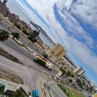 Frente a la playa, supermercado y 3 habitaciones - 0