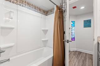 Relax and Save, Charming Coastal Retreat for 4, with Ocean views! - 1