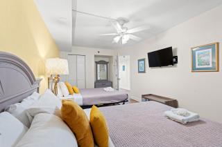 Relax and Save, Charming Coastal Retreat for 4, with Ocean views! - 3