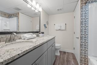 Relax and Save, Charming Coastal Retreat for 4, with Ocean views! - 2