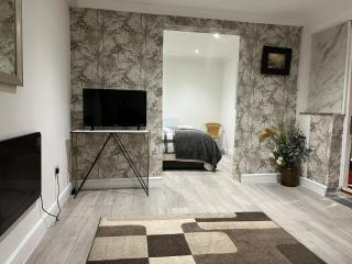 Cozy Modern Studio Near Wembley - 5