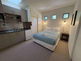 Riverside Apartment - 6