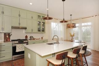 New home with all the modern comforts - 0