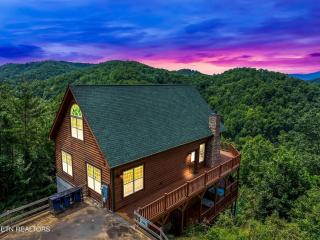 Luxury Cabin Rental, Perfect to see Fall Colors - 0
